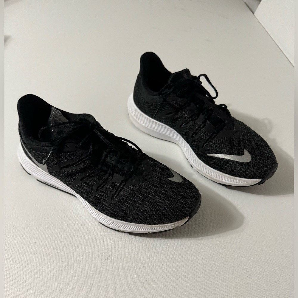 Nike Black Athletic Shoes 9 - Picture 2 of 7